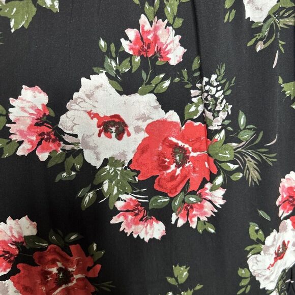 Torrid Maxi Dress High Low Hem Black with Red White Floral Print Smocked Size 2X - Picture 4 of 9